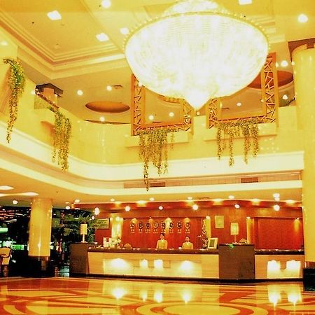 Crown Hotel Wuhan Exterior photo